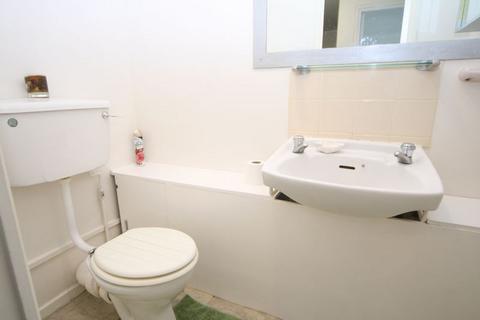17 Wessex Lane, Greenford, UB6 8XB