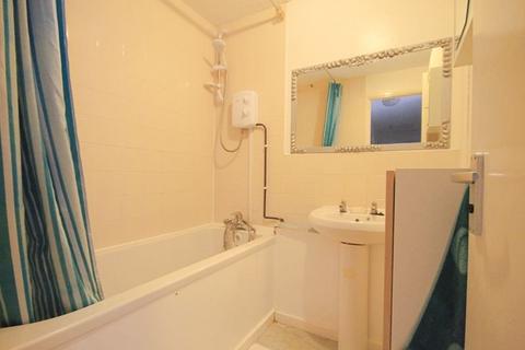 17 Wessex Lane, Greenford, UB6 8XB