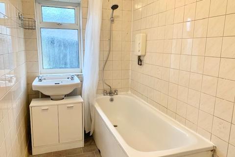 4 bedroom terraced house to rent - Chichester Road, London