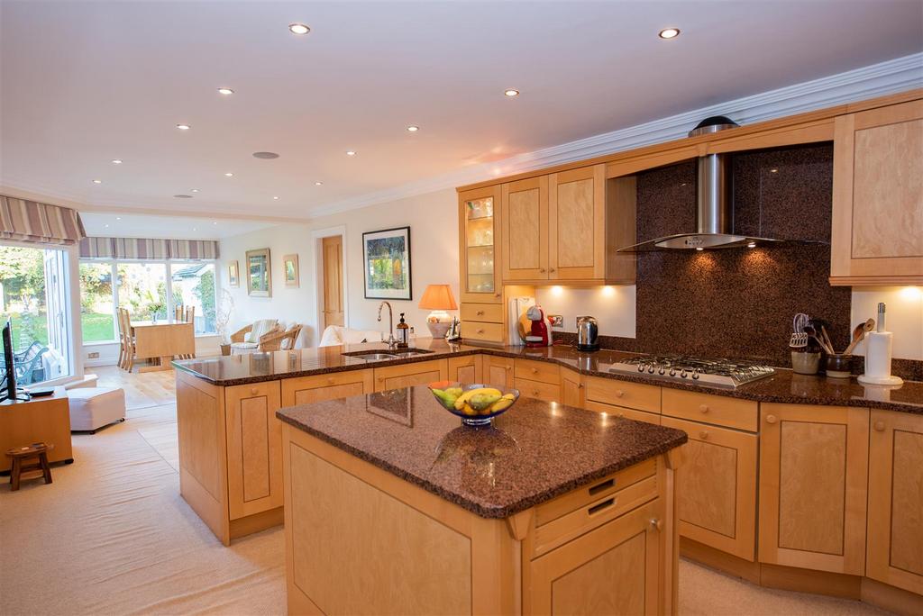 Top Lane, Copmanthorpe, York 5 bed detached house £900,000