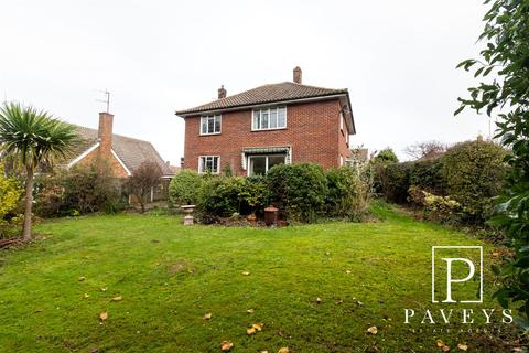 3 bedroom detached house for sale - Upper Second Avenue, Frinton-On-Sea