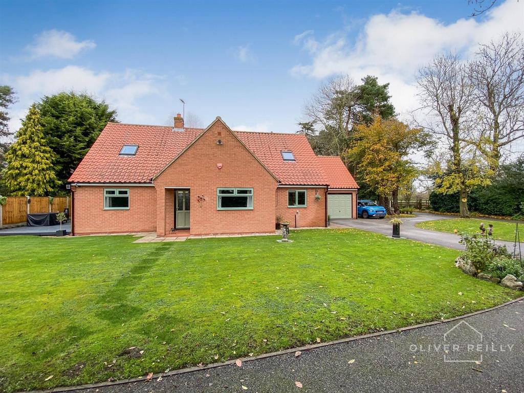 WoodEnd Cottage, Fosse Road, Farndon, Newark 3 bed detached bungalow for sale £450,000