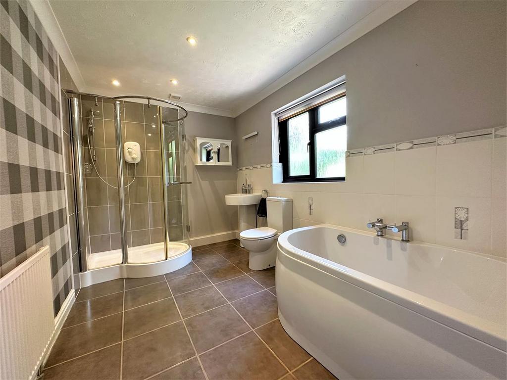Ground Floor Bathroom 464