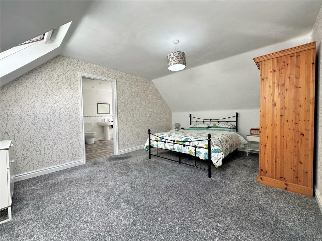 Mater Bedroom 472