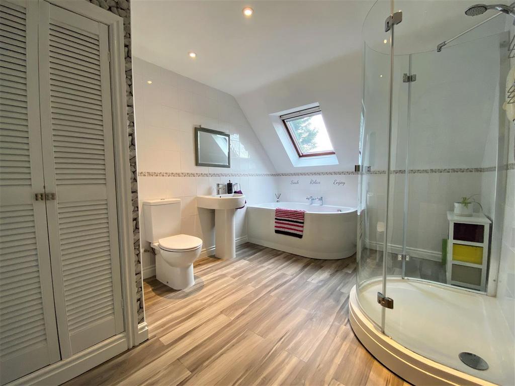 First Floor Bathroom 459