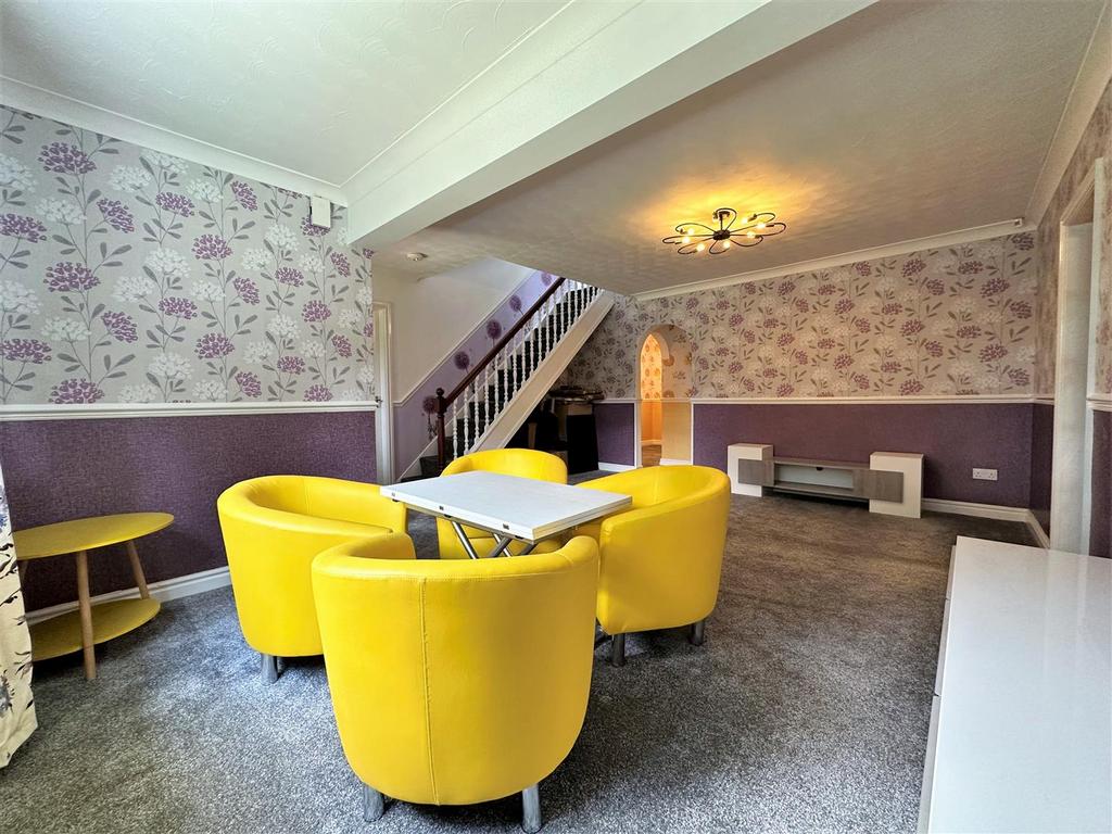 Family/ Dining Room 470