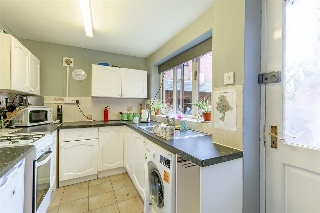 Kitchen4-HDR copy.jpg