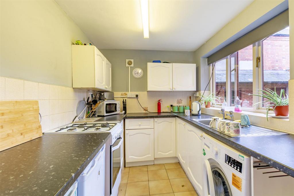 Kitchen1-HDR copy.jpg