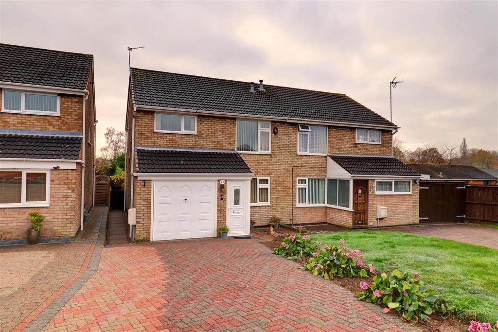 Norfolk Crescent, Nuneaton 3 bed semidetached house £225,000
