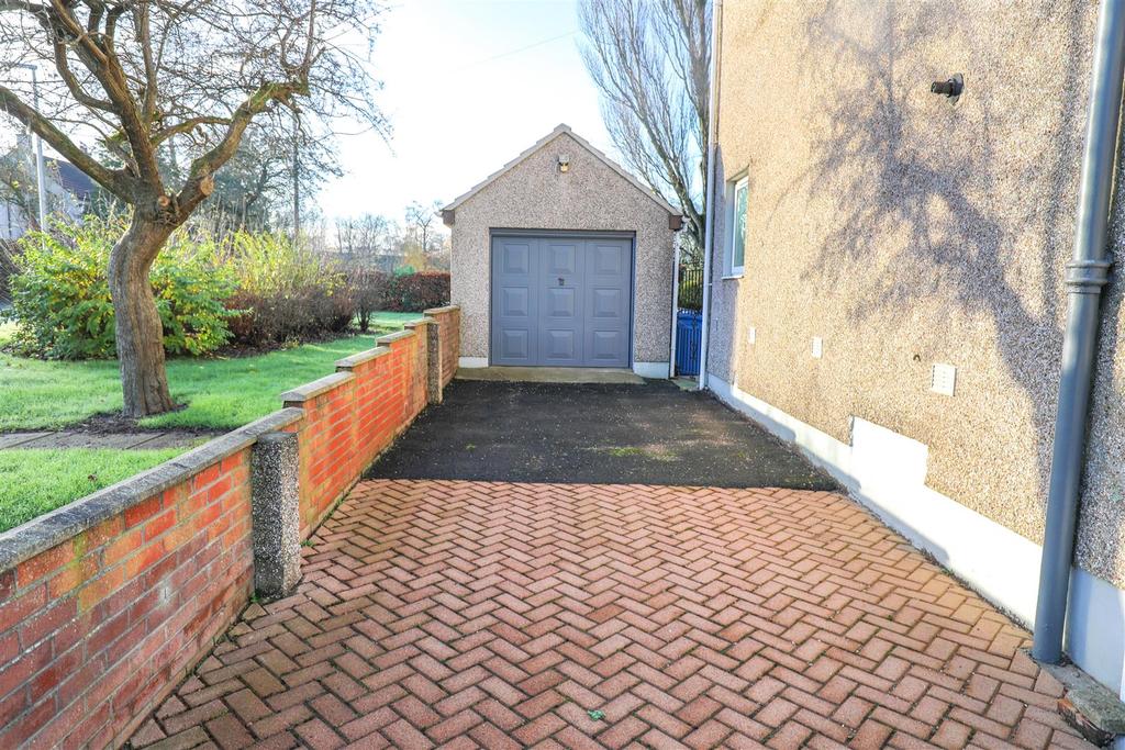 Carseggie Crescent, Glenrothes 3 bed end of terrace house £124,995