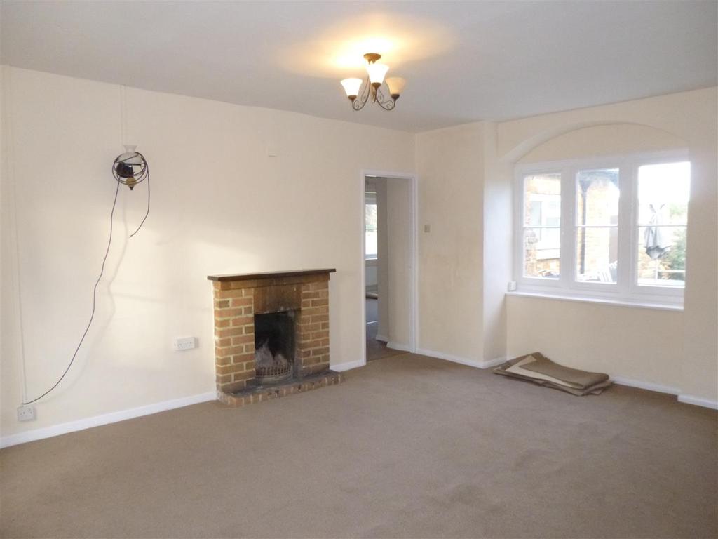 Uppingham Road, Nr Bisbrooke, Rutland 2 bed semidetached house £745