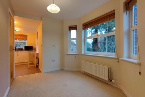 2 bedroom apartment to rent, Kentmere Road, Timperley