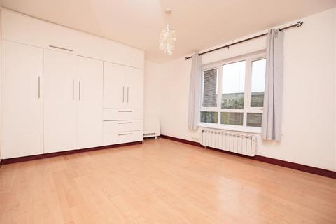 1 bedroom flat for sale, Stourton Avenue, Hanworth
