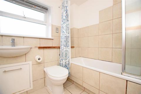 1 bedroom flat for sale, Stourton Avenue, Hanworth