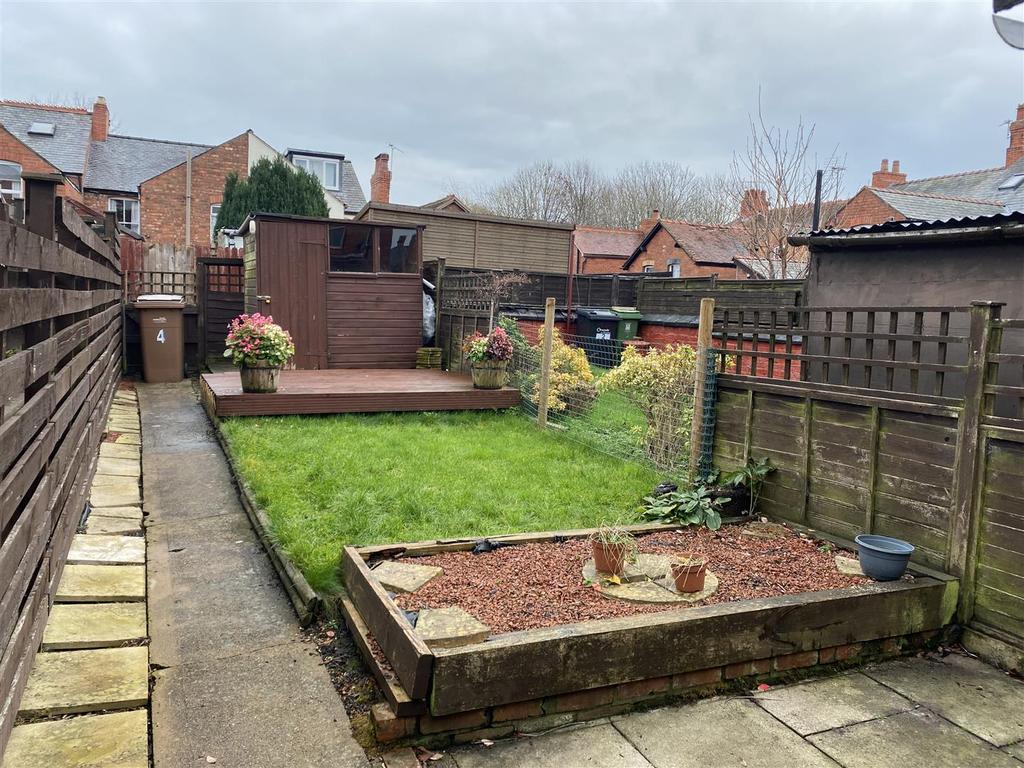 Vyrnwy Road, Oswestry 2 bed terraced house £675 pcm (£156 pw)