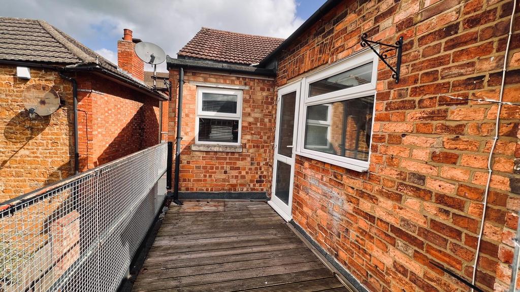 First Floor Apartment Bridge Street, Rothwell 2 bed property £595 pcm (£137 pw)