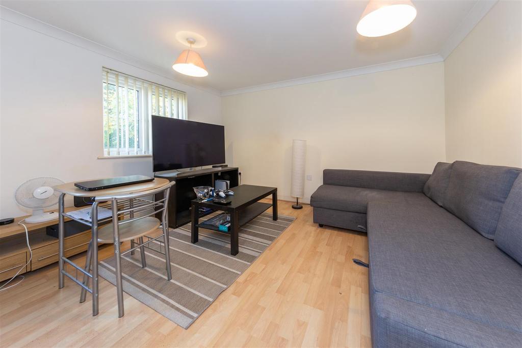 Bramley Court, Luton Road, Dunstable 1 bed flat for sale £160,000