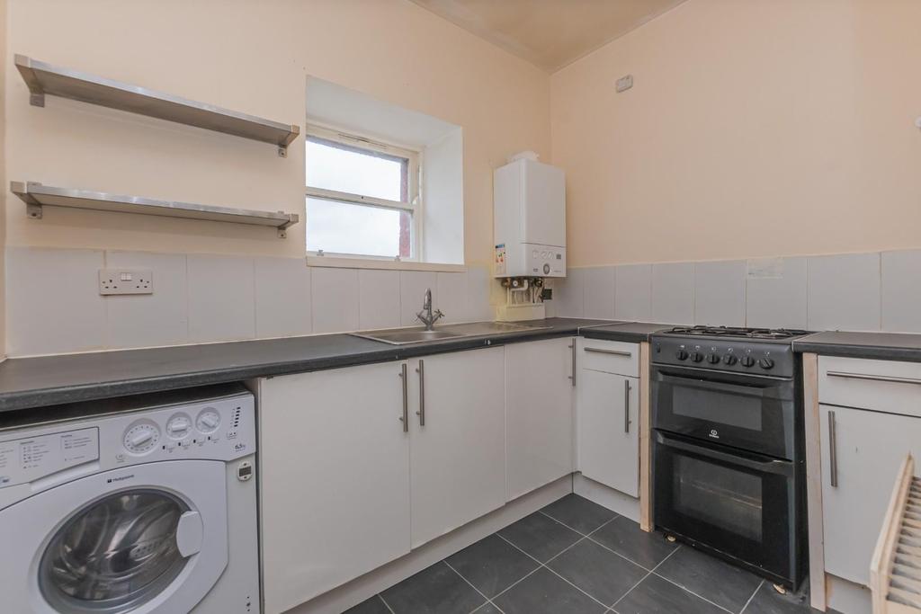 Main Street, Clackmannan 2 bed flat for sale £49,995