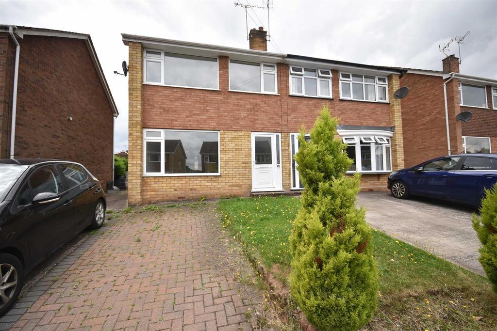 25 Dunval Road, Bridgnorth, WV16 4NA 3 bed semidetached house £795