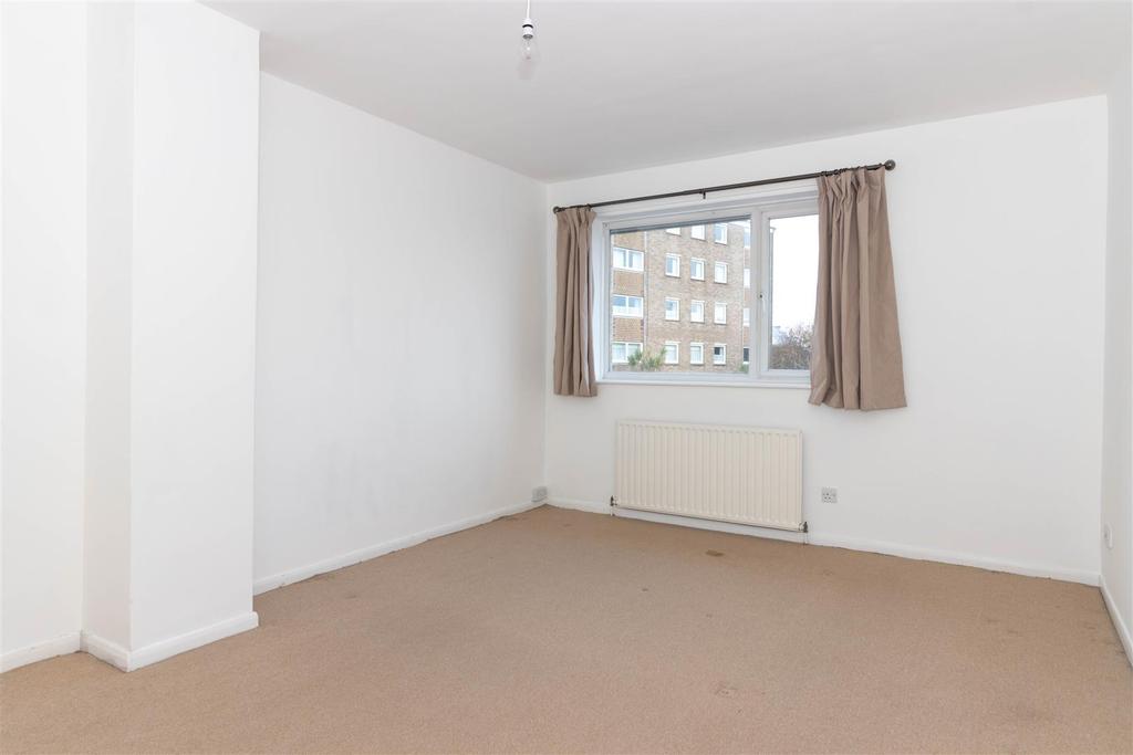 Rectory Gardens, Worthing 3 bed house £1,600 pcm (£369 pw)