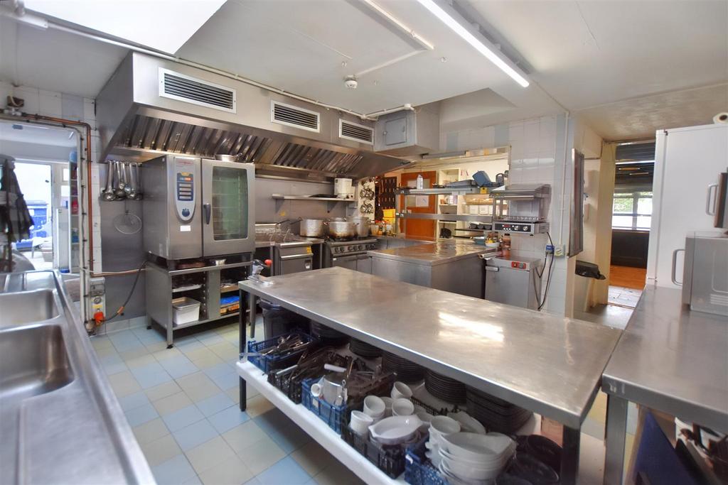 Kitchen..jpg