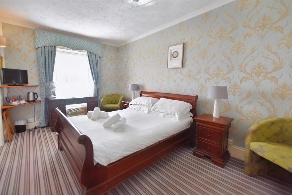 Bed 4.jpg