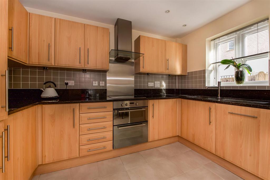 Holly Bush Lane, Hampton 2 bed apartment £425,000