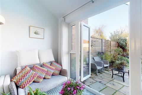3 bedroom semi-detached house for sale - Woodland Gardens, Isleworth