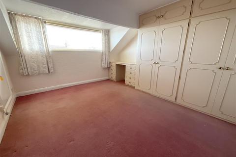 9 The Oval, Scarborough, YO11 3AP
