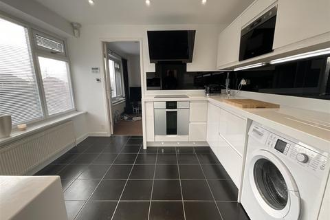 25 Byefield Grove, East Ayton, Scarborough, YO13 9ES