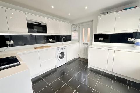 25 Byefield Grove, East Ayton, Scarborough, YO13 9ES