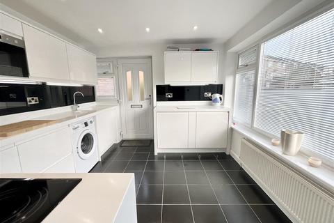 25 Byefield Grove, East Ayton, Scarborough, YO13 9ES