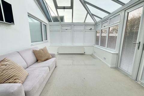 25 Byefield Grove, East Ayton, Scarborough, YO13 9ES