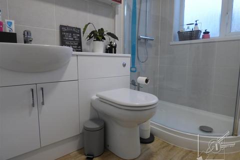 36 Armoury Drive, Gravesend, DA12 1NB