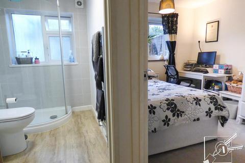 36 Armoury Drive, Gravesend, DA12 1NB