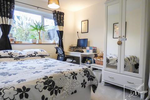 36 Armoury Drive, Gravesend, DA12 1NB