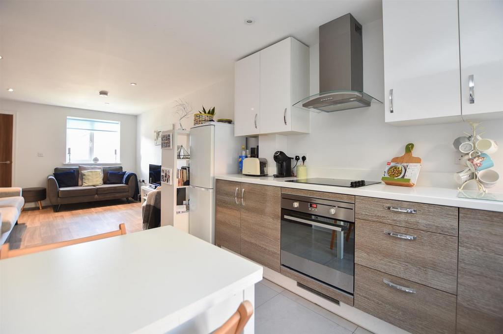 Endeavour Way, Hastings 2 bed end of terrace house £250,000