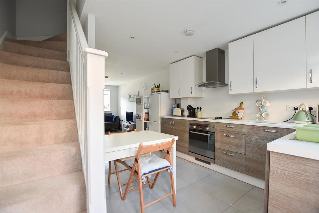 Endeavour Way, Hastings 2 bed end of terrace house £250,000