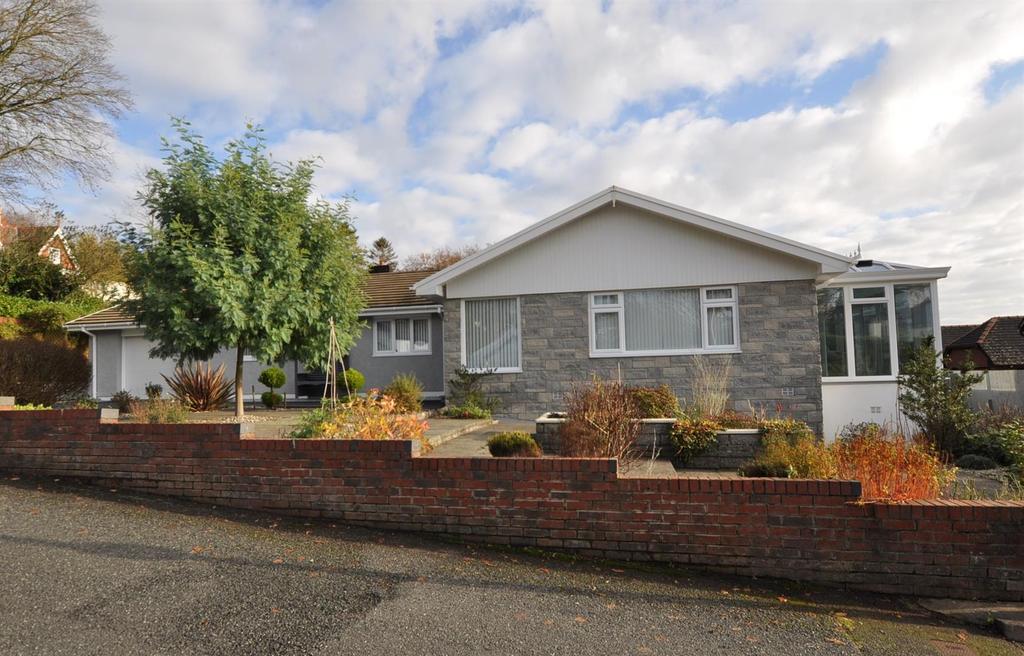 Springfield Road, Carmarthen 3 bed detached bungalow £450,000