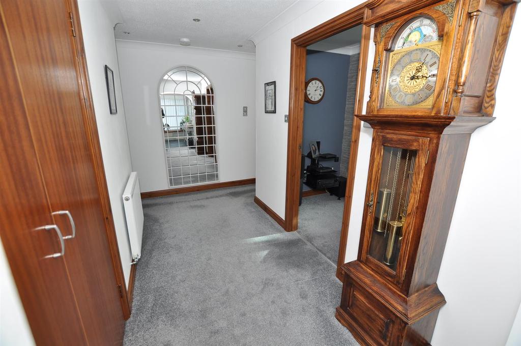 Springfield Road, Carmarthen 3 bed detached bungalow £450,000