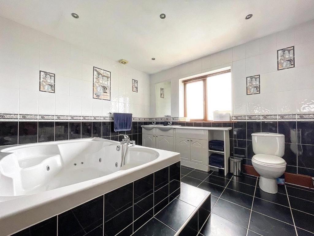 CF1 ACDD3-C268-46 D8-9752-C80 ABB0 B9702.jpg