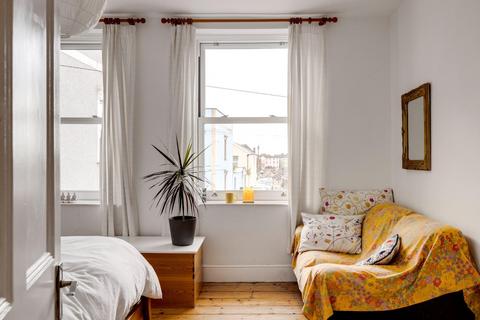 22 Balmain Street, Bristol, BS4 3BX