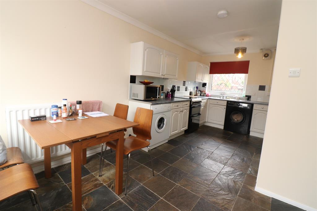 Essex Close, Blackburn, BB2 2LW 3 bed mews - £600 pcm (£138 pw)