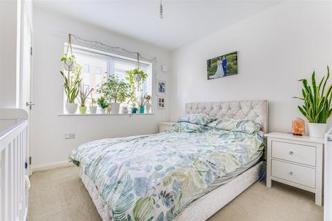 3 bedroom duplex for sale - Robinswood Gardens, London