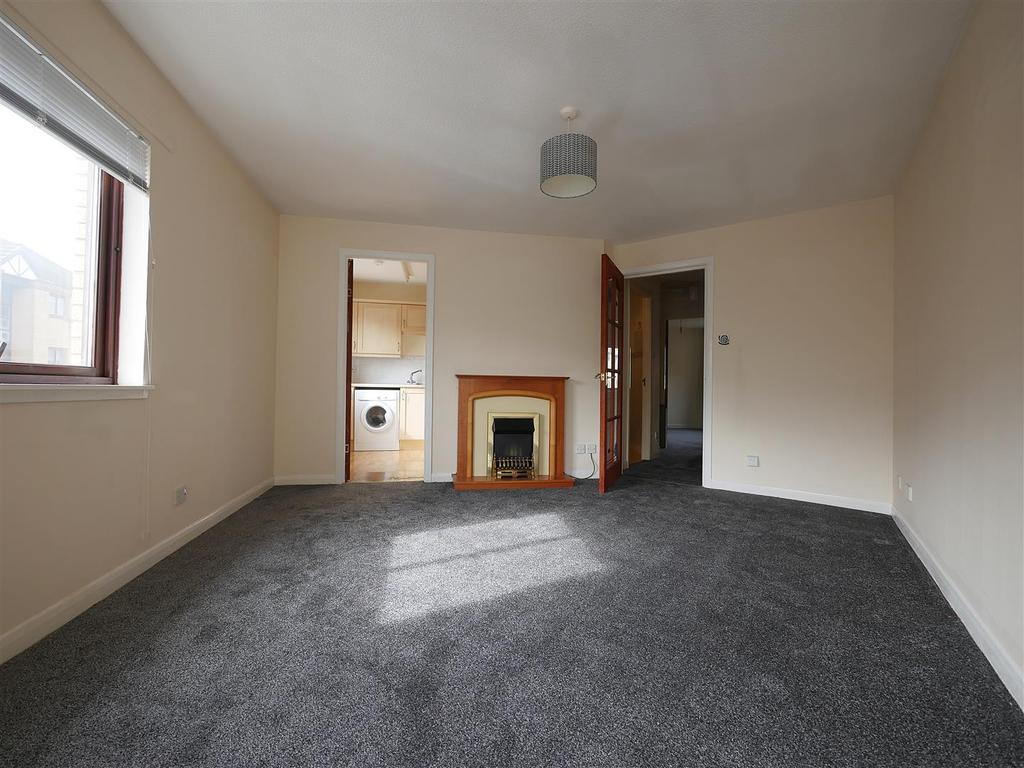 Castle Court, Kirkintilloch, Glasgow 2 bed flat £625 pcm (£144 pw)