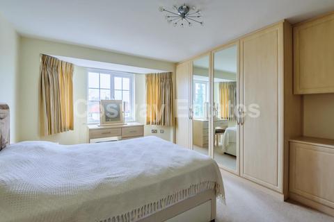 2 bedroom apartment for sale, Gibbs Green, Edgware