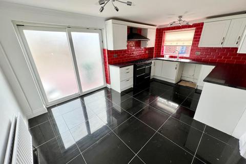 3 bedroom semi-detached house for sale - Princes Square, Thornaby