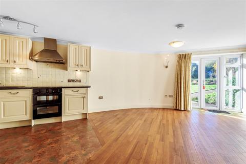 2 bedroom flat for sale - Horsham Road, Bramley, Guildford