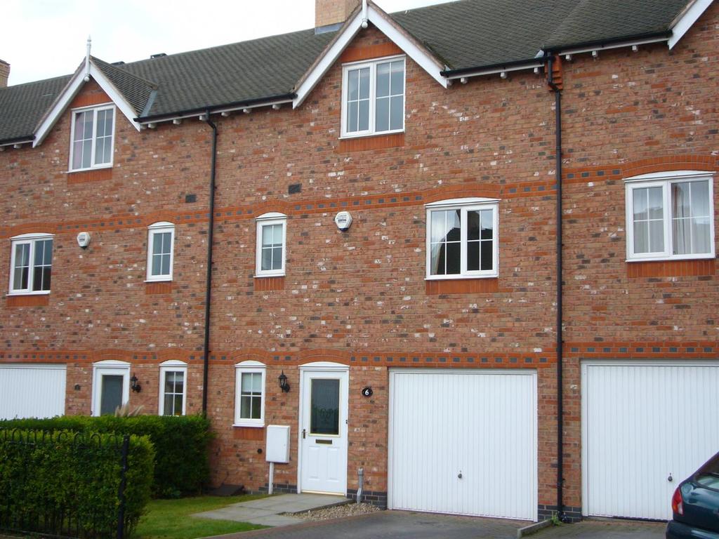 Huntington Court, Lowes Lane, Wellesbourne 4 bed terraced house £
