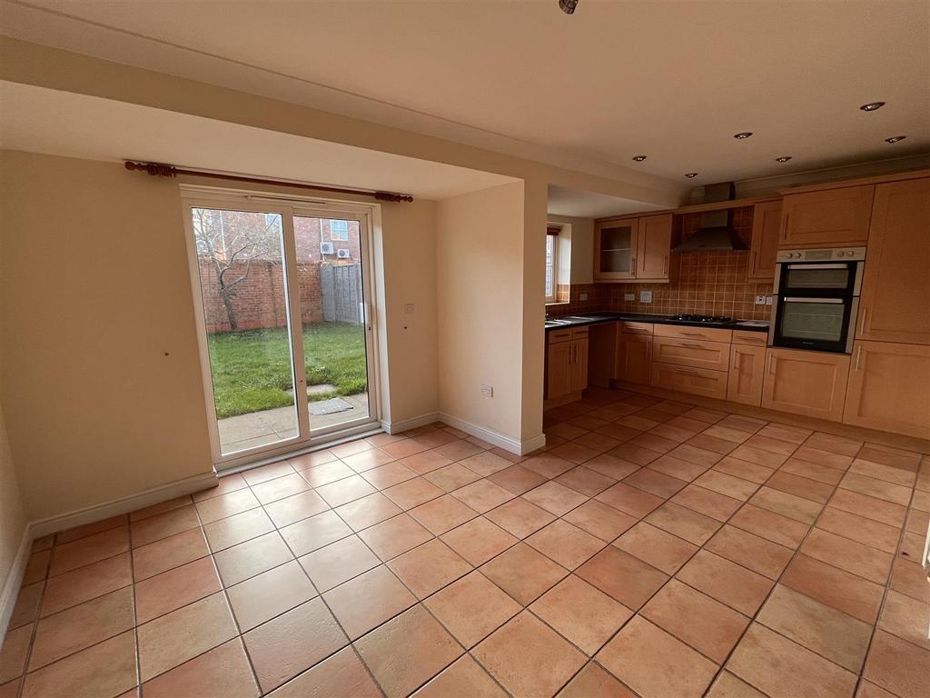 Huntington Court, Lowes Lane, Wellesbourne 4 bed terraced house £